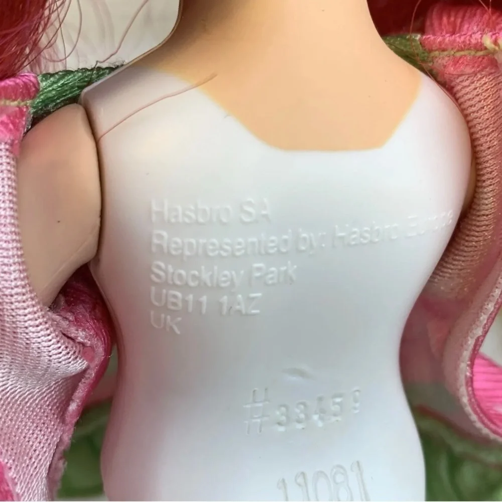 Strawberry Shortcake Sweet Surprise Scented 11” Hasboro Doll - Vintage